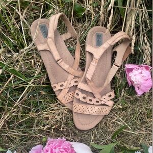 Women’s light tan size 11 sandals